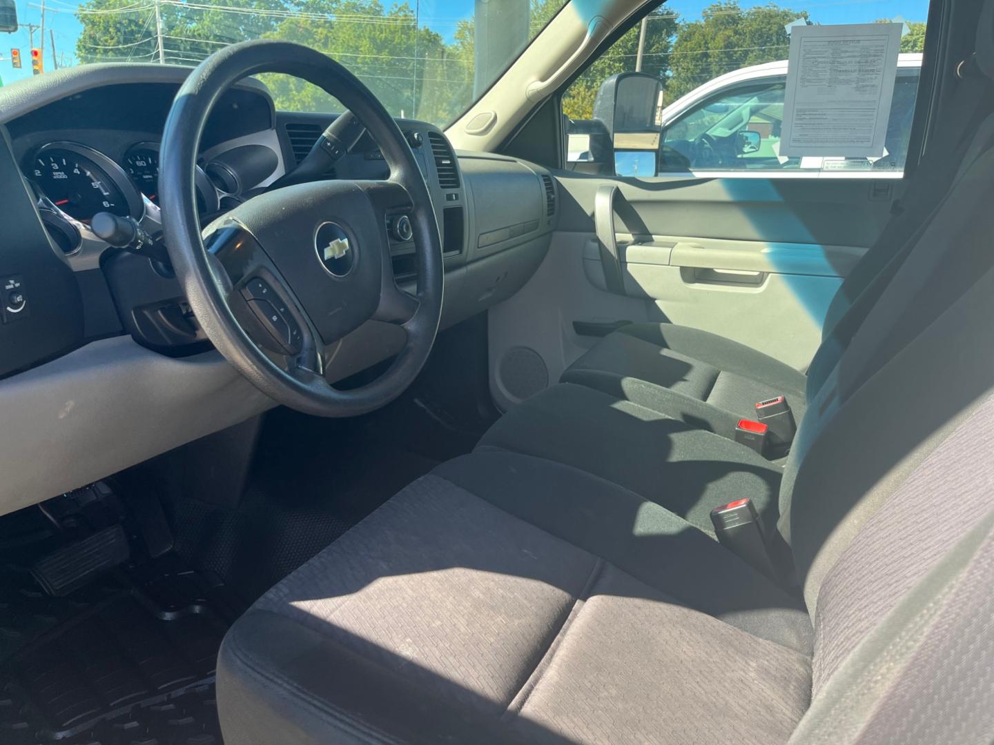 2011 WHITE CHEVROLET SILVERADO WORK TRUCK Work Truck Long Box 2WD (1GC0CVCG6BF) with an 6.0L V8 OHV 16V FFV engine, 6-Speed Automatic transmission, located at 8101 E. Skelly Dr., Tulsa, OK, 74129, (918) 592-3593, 36.121891, -95.888802 - Photo#5